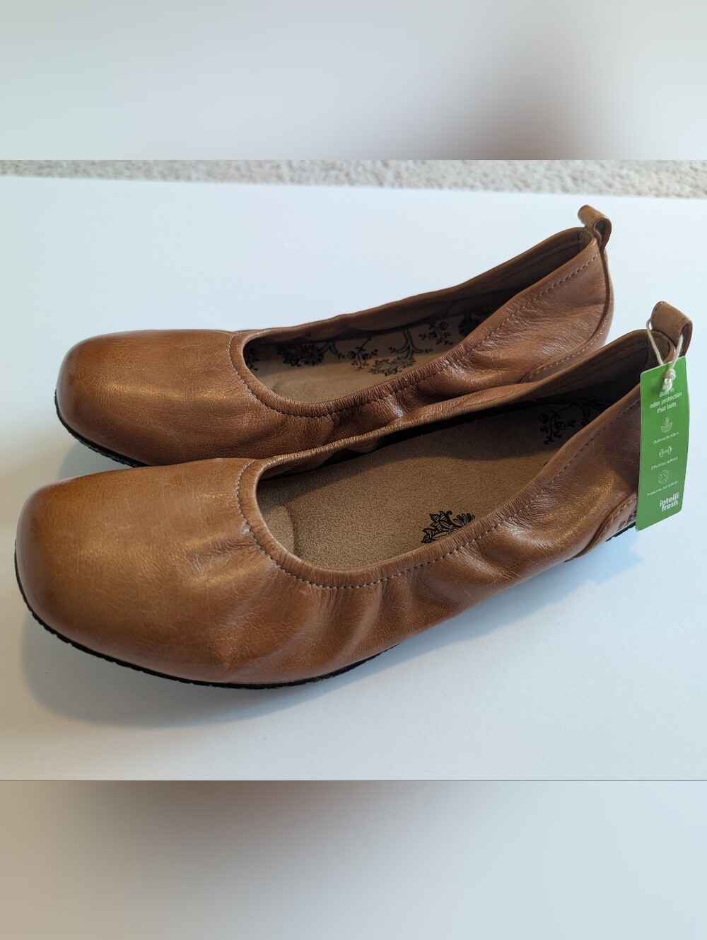 TAOS Women's Size 8.5 Chit-Chat Caramel Brown Leather Ballet Flat Comfort
